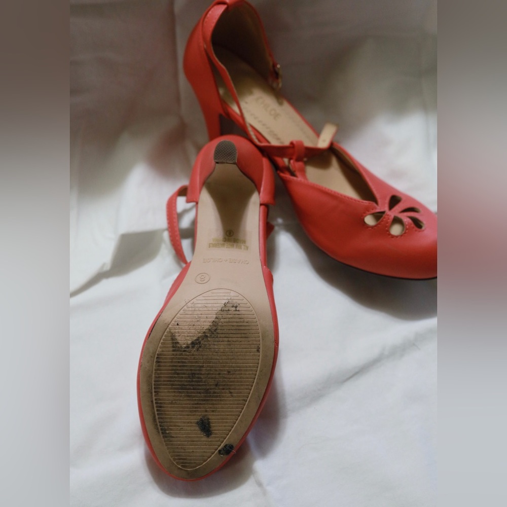 Chase & Chloe closed toe sandals